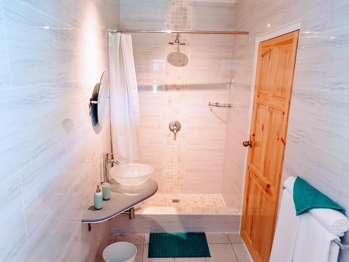 Rose Self Catering شقة