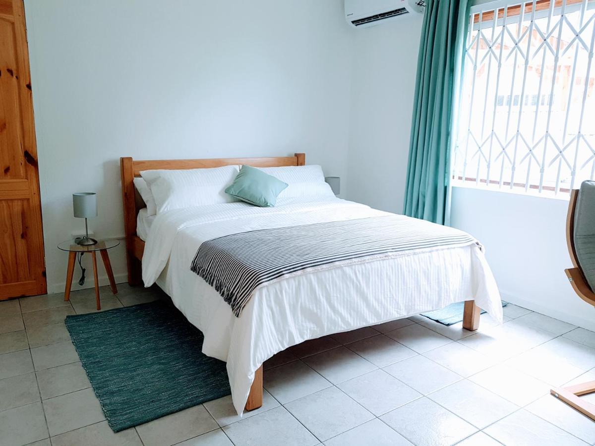 Rose Self Catering * Beau Vallon